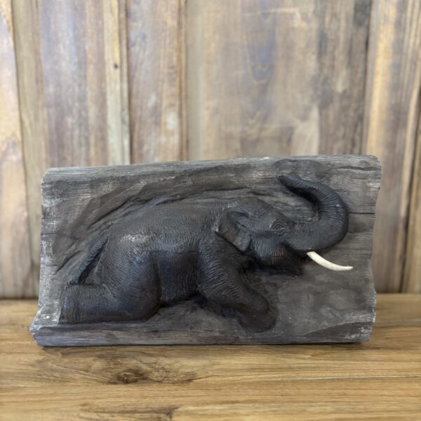 Olifant in Boomstam Houtsnijwerk