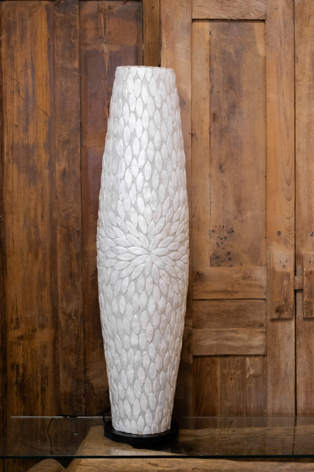 Grote Witte Schelp Vloerlamp – Mozaïek Bladmotief