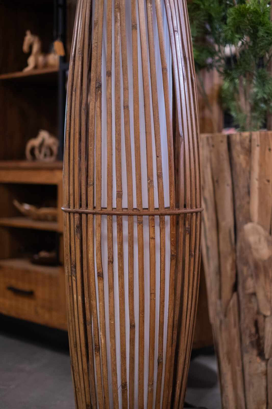 Naturel Rotan Vloerlamp – Open Latten Design - Afbeelding 3