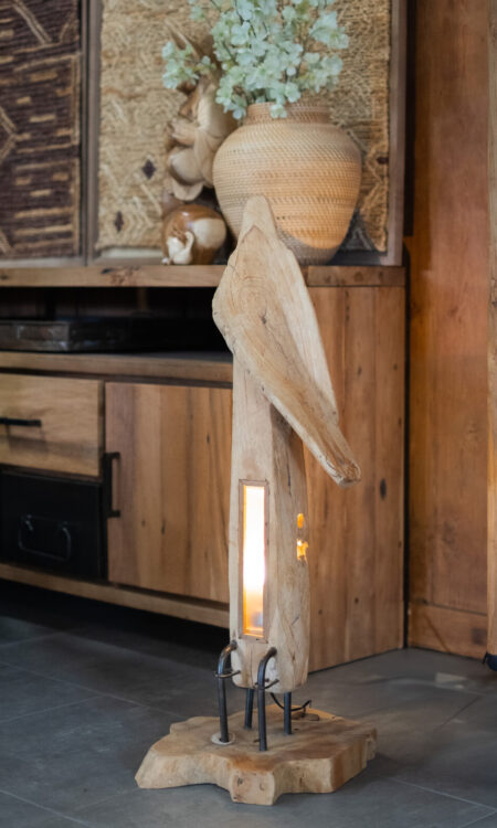 Organische Teakhouten Vloerlamp – Massief Boomstam Design