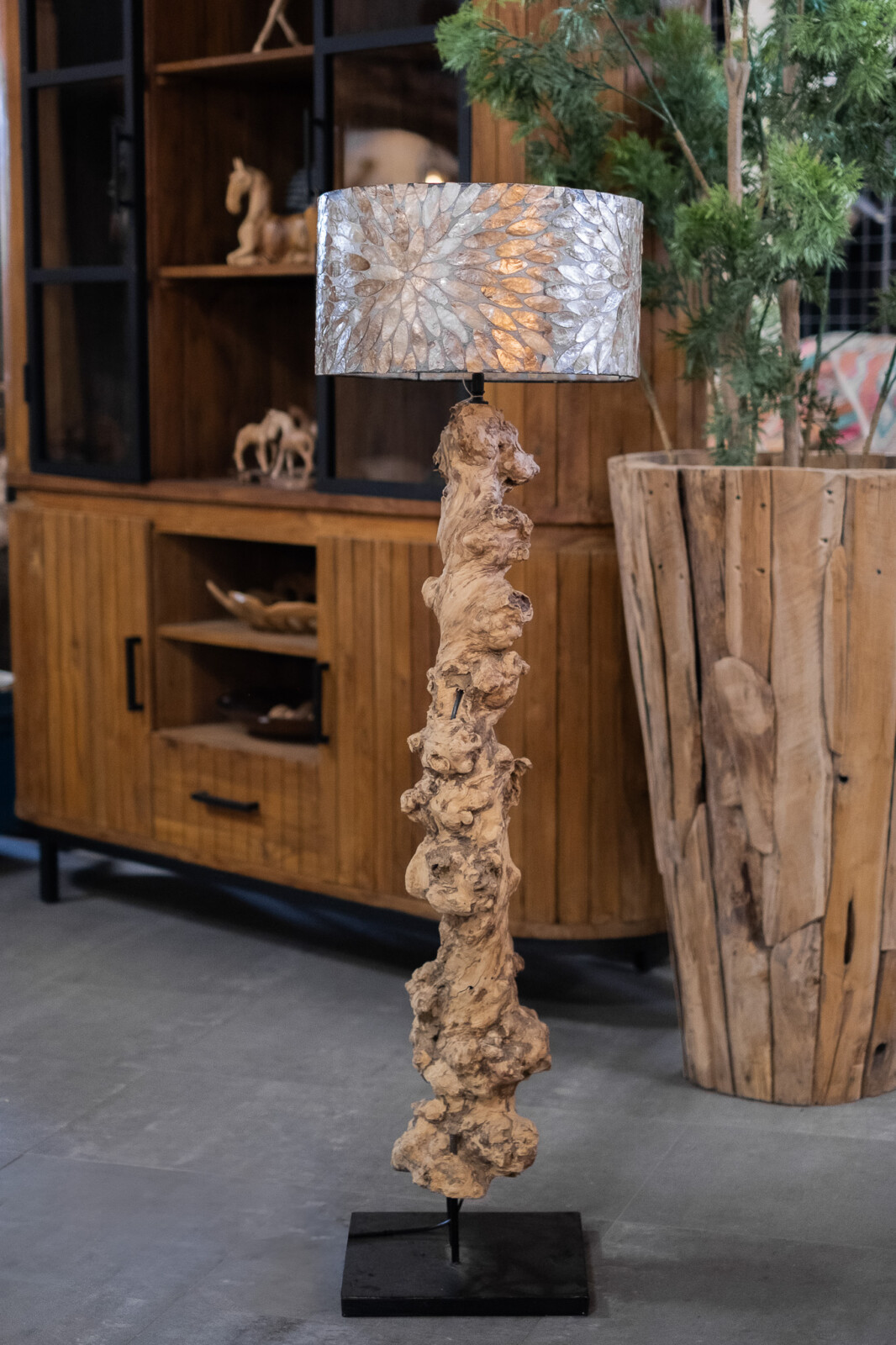 Organische Lampvoet – Verweerd Wortelhout