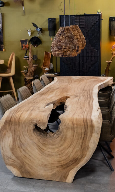 Unieke Suar Boomstamtafel – Organisch Waterval Design