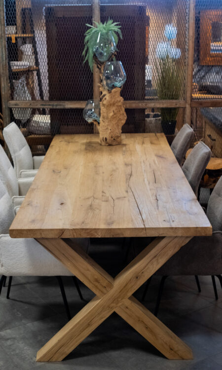 Massief Eikenhouten Eettafel – Rustiek Design