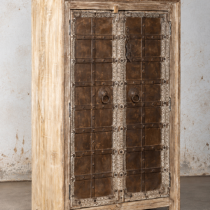 India opbergkast Mumbai met metalen deuren van gerecycled hout