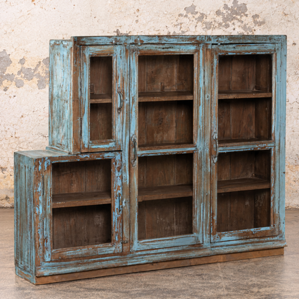 India wandkast Riyan met glazen deuren en blauw verweerde afwerking