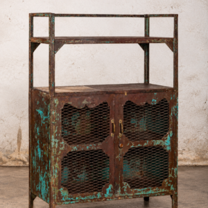 India industriële kast Vihan met metalen gaasdeuren en turquoise details
