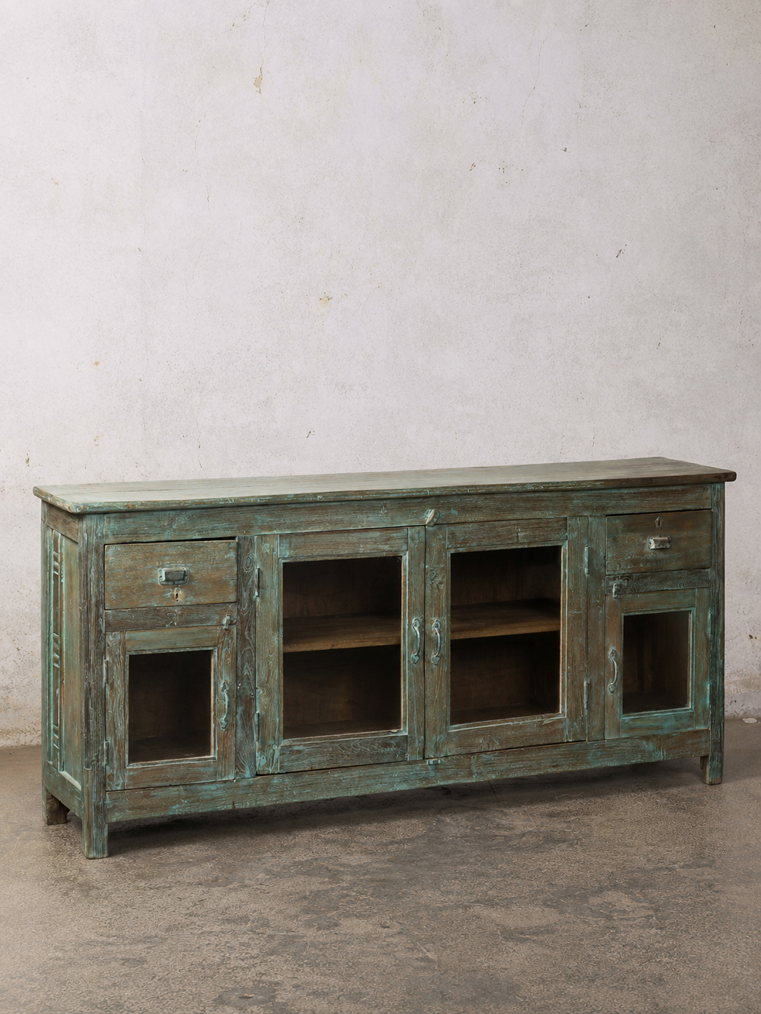 India dressoir Devika met glazen deuren van gerecycled hout