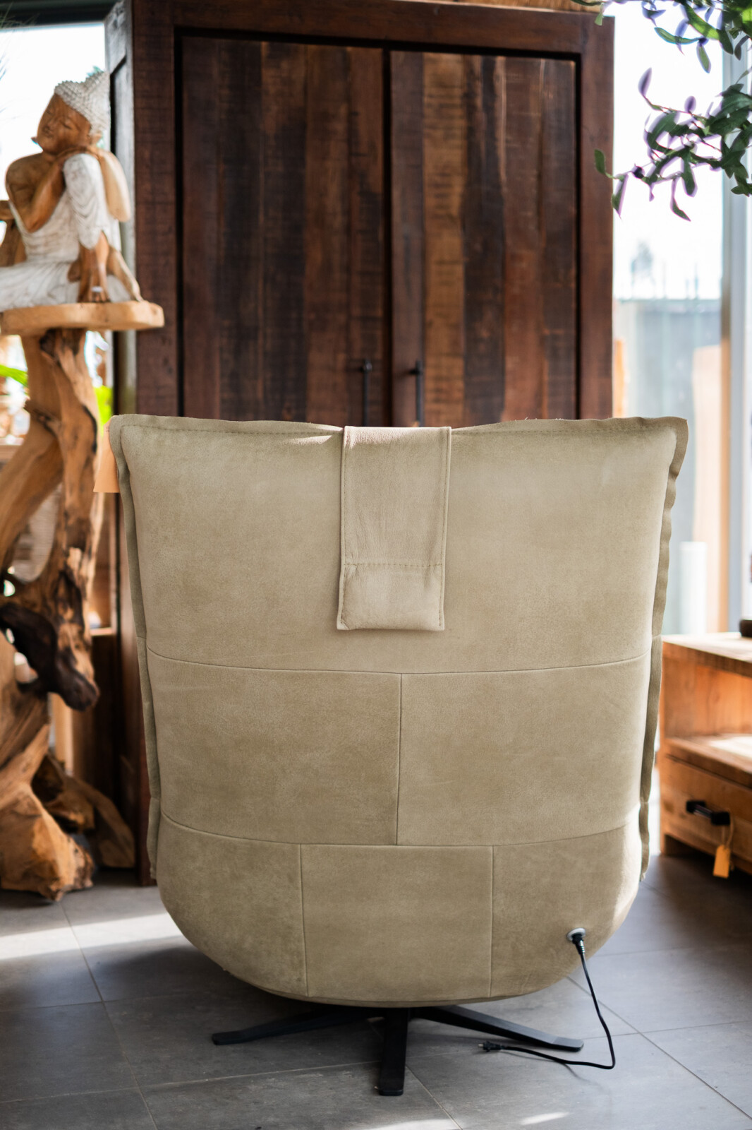 Relaxfauteuil Inaya olijfgroen Kenia leer achterkant