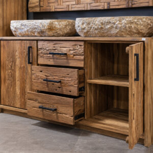 Teak badmeubel van grof teakhout 161 cm met lades en deurtjes.