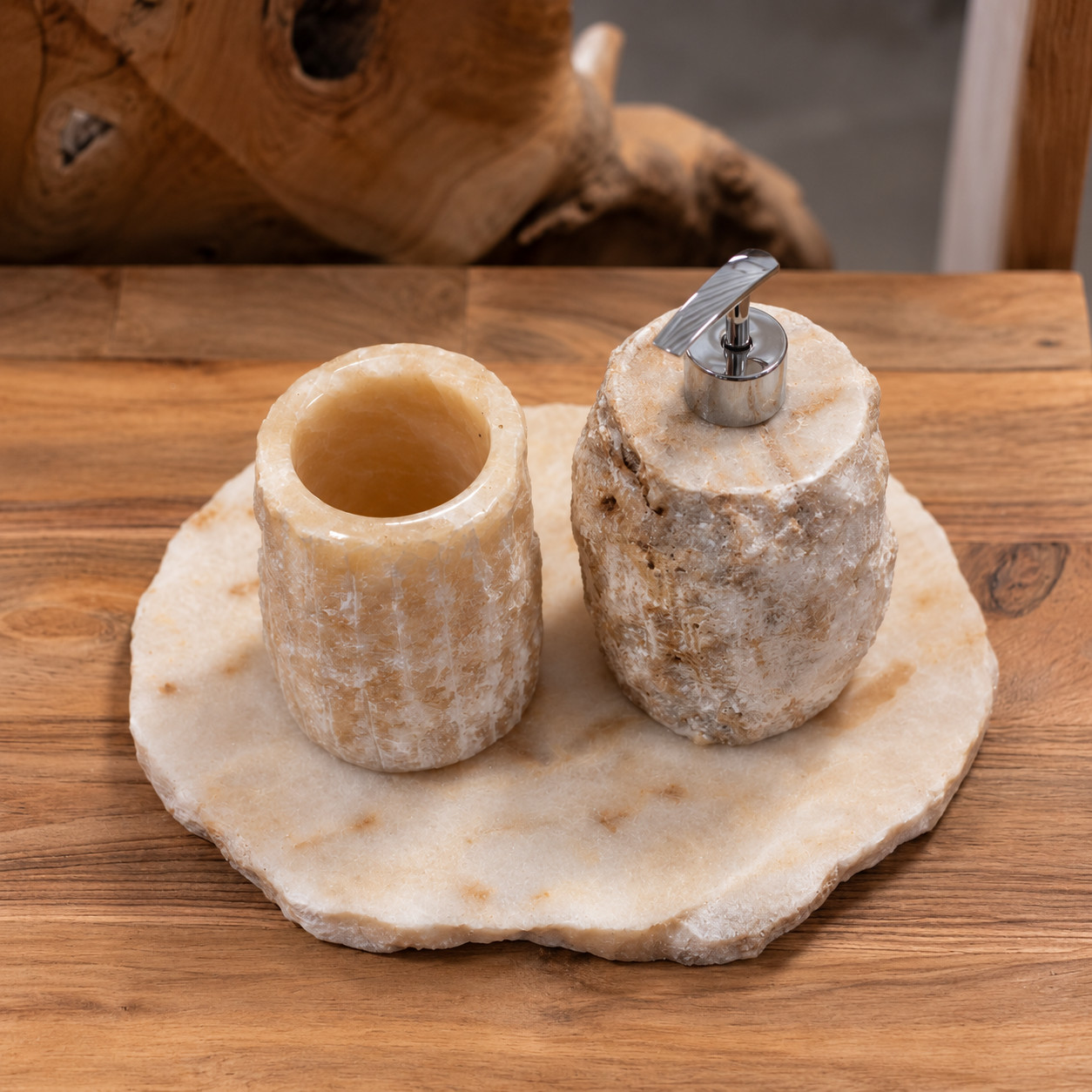 Natuurstenen badkamerset van ruw onyx in zand beige