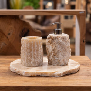 Natuurstenen badkamerset van ruw onyx in zand beige