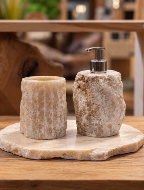 Natuurstenen badkamerset van ruw onyx in zand beige
